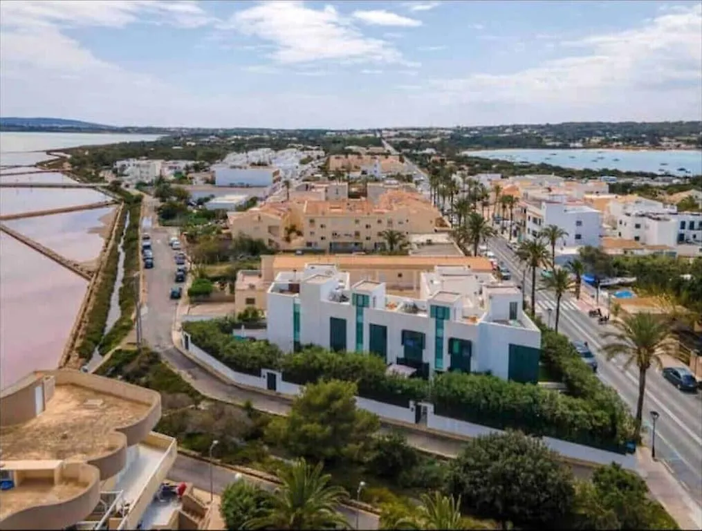 הוילה לה סבינה Luxury House With Stunning Sea Views - Ses Salines בית נופש